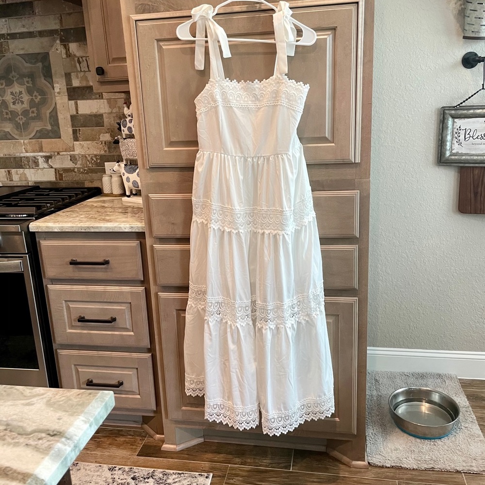 White beach-ready dress with lace